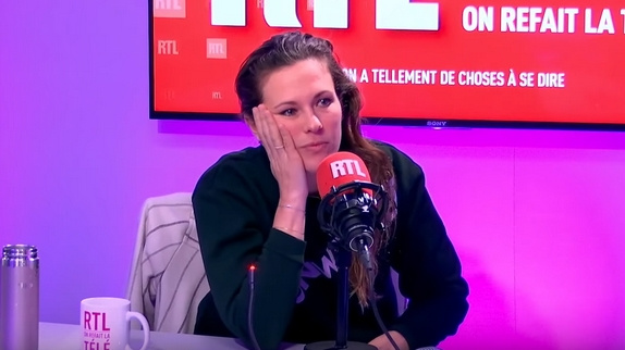 Lorie tacle "The Voice"