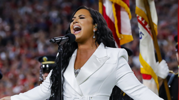 S. Bowl : Demi Lovato chante l'hymne national