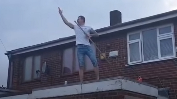 Une parodie de Freddie Mercury cartonne