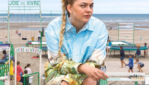 Louane annonce l'album "Joie de vivre"