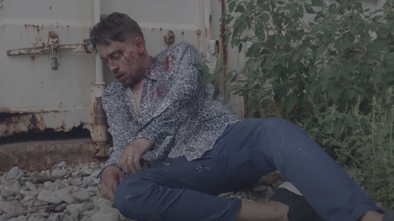 Lartiste raconte son agression dans son clip