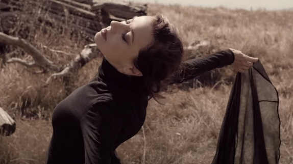 Tina Arena de retour avec l'intense "Church"