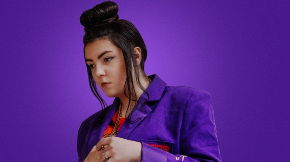 Hoshi lance "J'te pardonne" en single