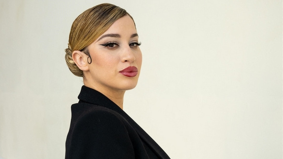 La Zarra répond aux critiques en chanson