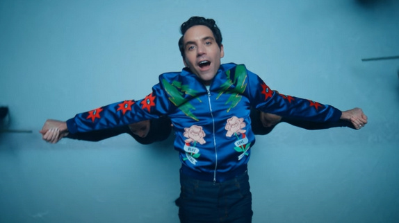 Mika se libère dans le clip "Jane Birkin"