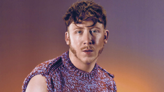 Eddy de Pretto dénonce sur son nouveau single