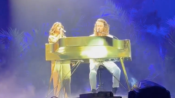Marine et Julien Doré en duo en plein concert