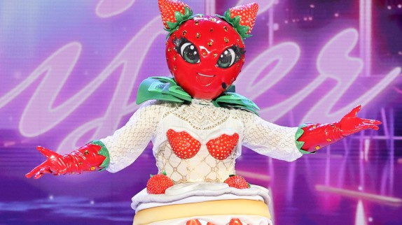 Mask Singer : qui est le Fraisier ? Voici les indices