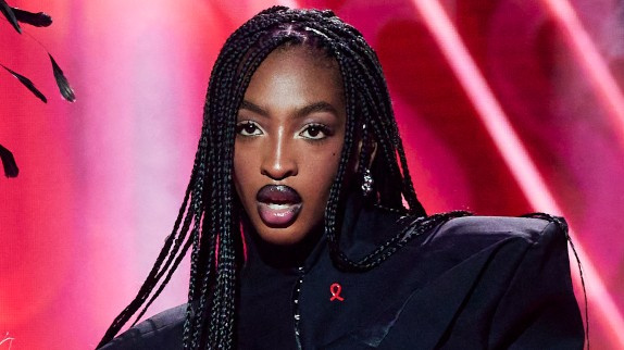 Ebony : une chanson féroce en festival