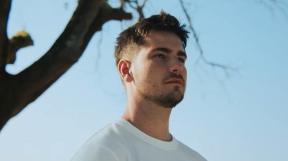 Julien Lieb : son nouveau clip bouleversant