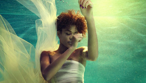 Ecoutez le nouveau single d'Ayo : "Real Love"