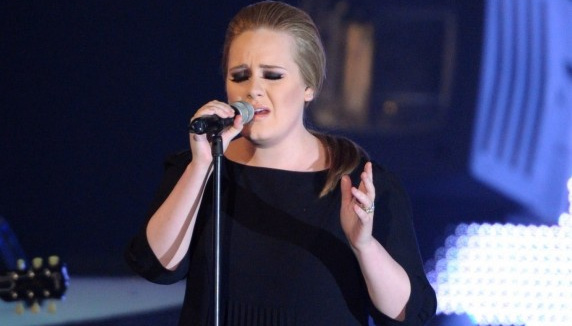 Adele : son album ''21'' bat tous les records