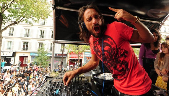 La Techno Parade a joué sur l'ivresse de 300 000 jeunes