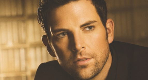 Chris Mann (The Voice) : un duo avec C. Aguilera