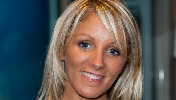 Myriam Abel fait le buzz et tacle (encore) Jenifer