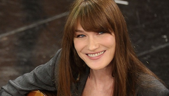 Carla Bruni : "Pas d'arrière-pensées politiques"