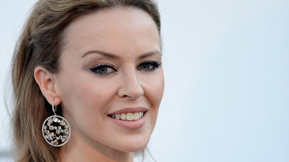 Kylie Minogue dévoile l'inédit "Skirt"