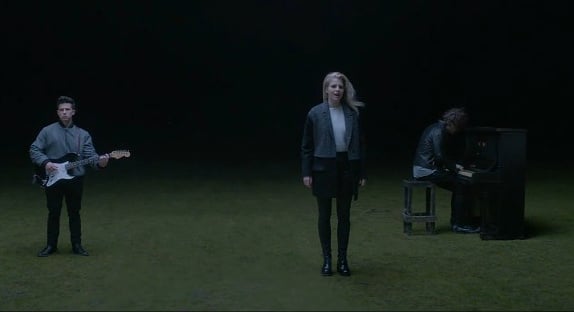 London Grammar clippe sa reprise de "Nightcall"