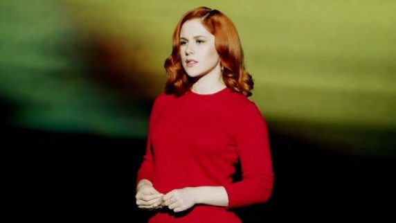 Katy B fait languir avec "Crying for No Reason"