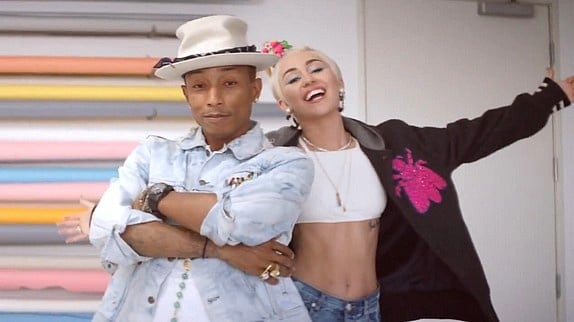 Pharrell invite Miley dans le clip "Come Get It Bae"