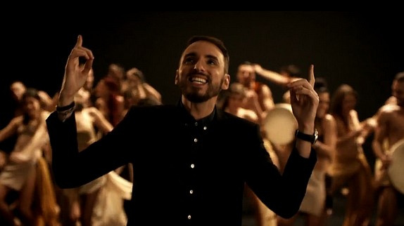 Christophe Willem dévoile le clip "L'été en hiver"