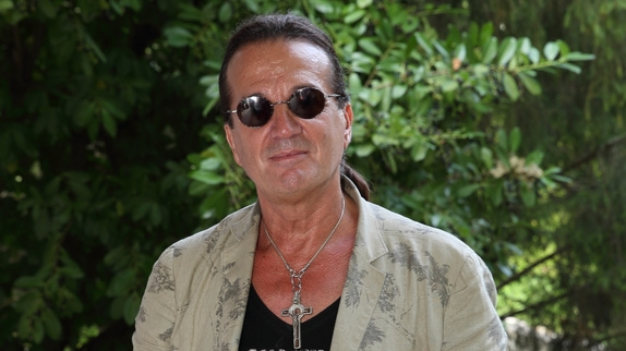 Critiqué, Francis Lalanne veut porter plainte