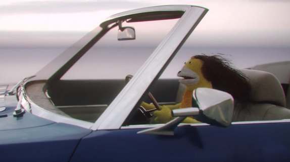 Mr. Oizo fait son retour avec Charli XCX : le clip