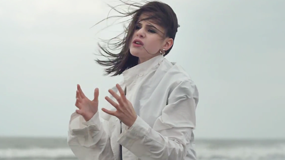 Marina Kaye à la dérive pour "Freeze You Out"