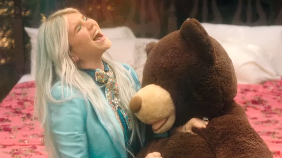 Kesha tourne la page avec "Learn To Let Go"
