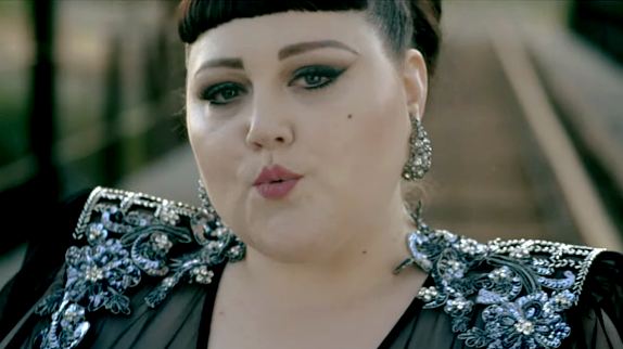 Beth Ditto libre dans "We Could Run"
