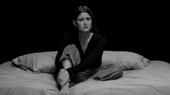 LÉON brisée dans "I Believe in Us" : le clip