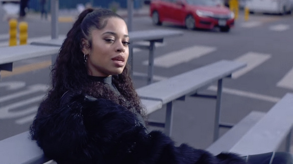 Ella Mai enchaîne avec "Shot Clock"