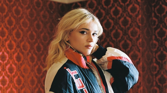 Lolo Zouaï en interview