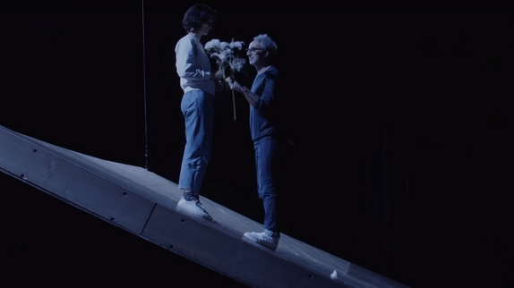 Vincent Delerm renversant dans son clip