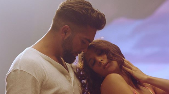 Kendji Girac épris d'amour dans "Habibi"