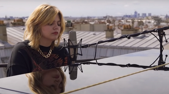 Louane : une version acoustique de son single