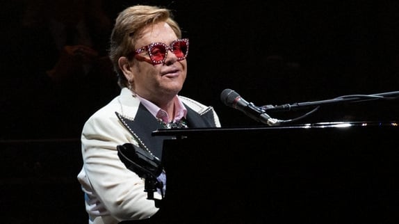 Elton John clashe la pop moderne