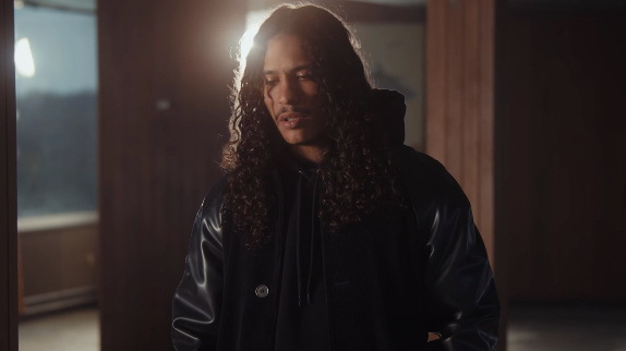 Hatik rend hommage à Diam's dans son clip