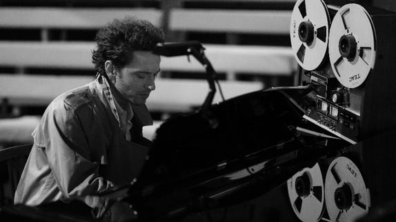 Raphaël annonce son spectacle à Paris