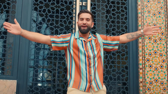 Kendji Girac appelle l'été avec "Bomba"