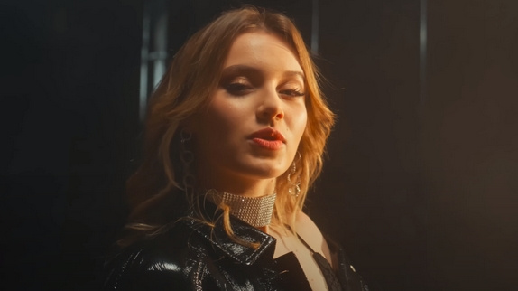Carla chante "Bye Bye" après DALS