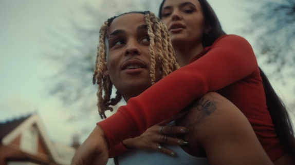 Zola cartonne avec "Amber"
