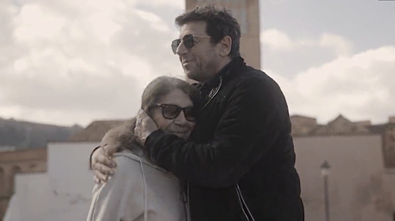 Patrick Bruel, ému, retourne en Algérie