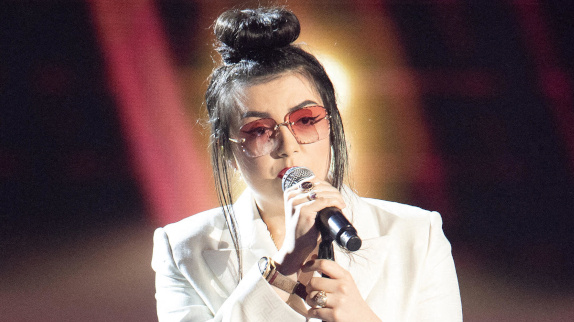 Hoshi en mode rock sur "Je partirai"