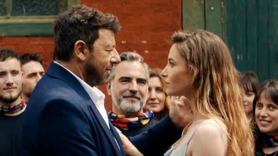 Patrick Bruel à la fête dans "Ce monde-là"