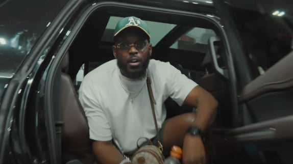 KeBlack cartonne avec "Laisse moi" !