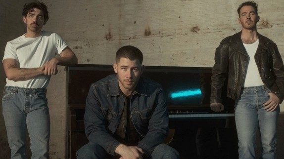Les Jonas Brothers de retour : écoutez "Love Me To Heaven"