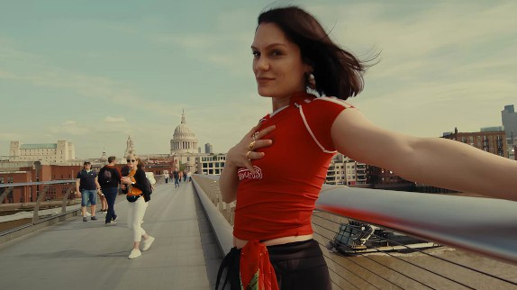 Cette popstar des années 2010 de retour !