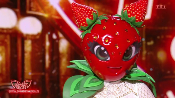 Mask Singer : le Fraisier éliminé, qui était sous le costume ?