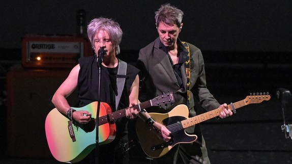 Top Singles : Indochine débarque avec "No Name"